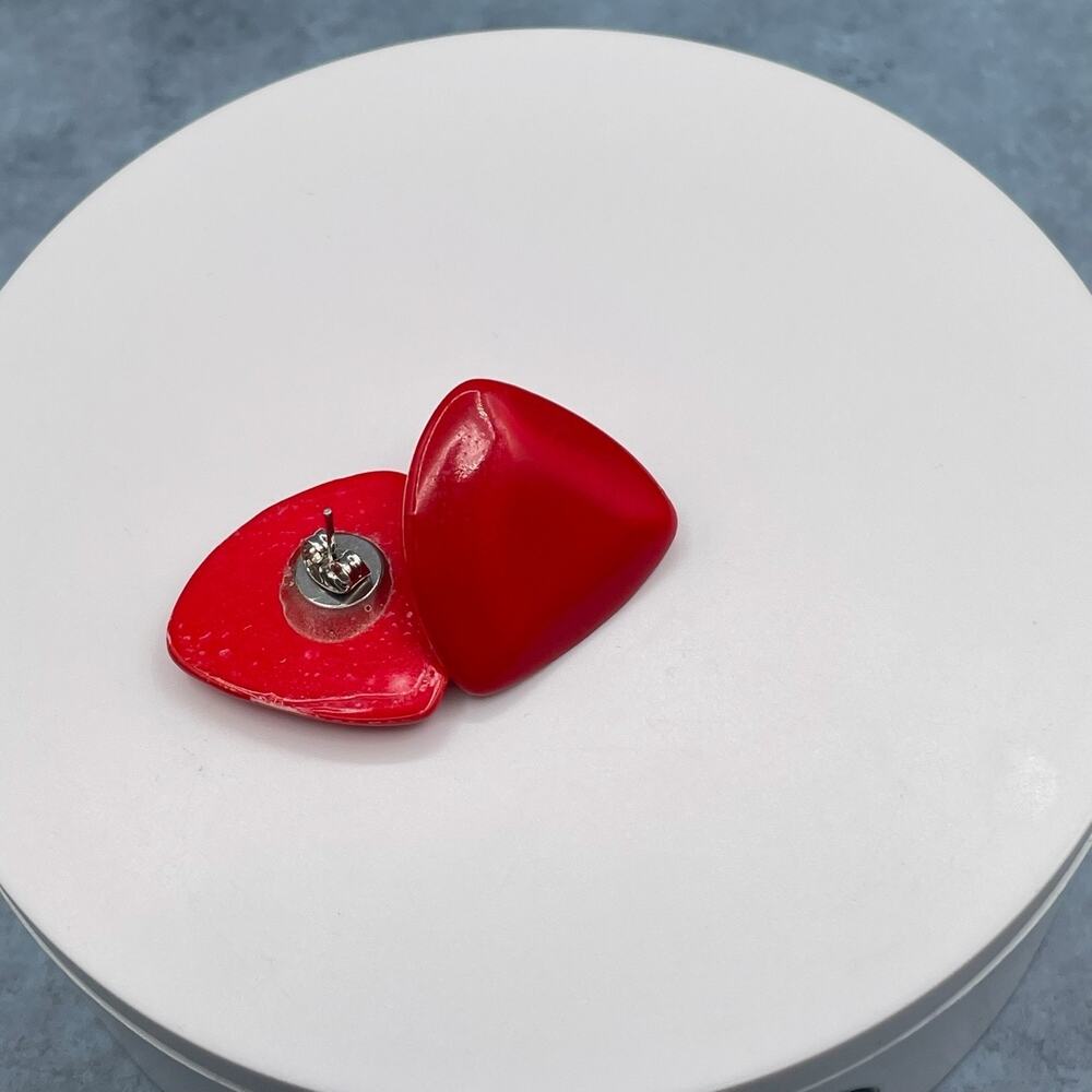 Vintage Bold Red Triangle Geometric Bright Resin Cabochon Post Back Stud Retro - Picture 6 of 10